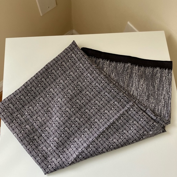 NEW- Satin Scarf Imitation Silk Black & White and Scarf Clip Silver - Picture 4 of 8